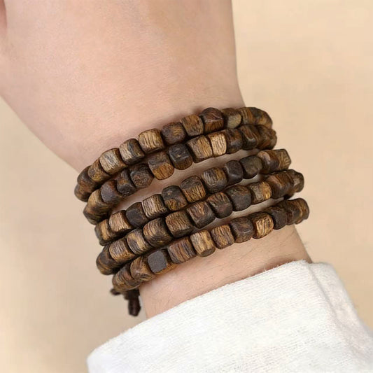 Kyara Agarwood Armband 6mm Würfelperlen | Quadratischer Zuckerschliff | Harzreich Natur | Glatt Poliert | Geometrischer Moderner Stil