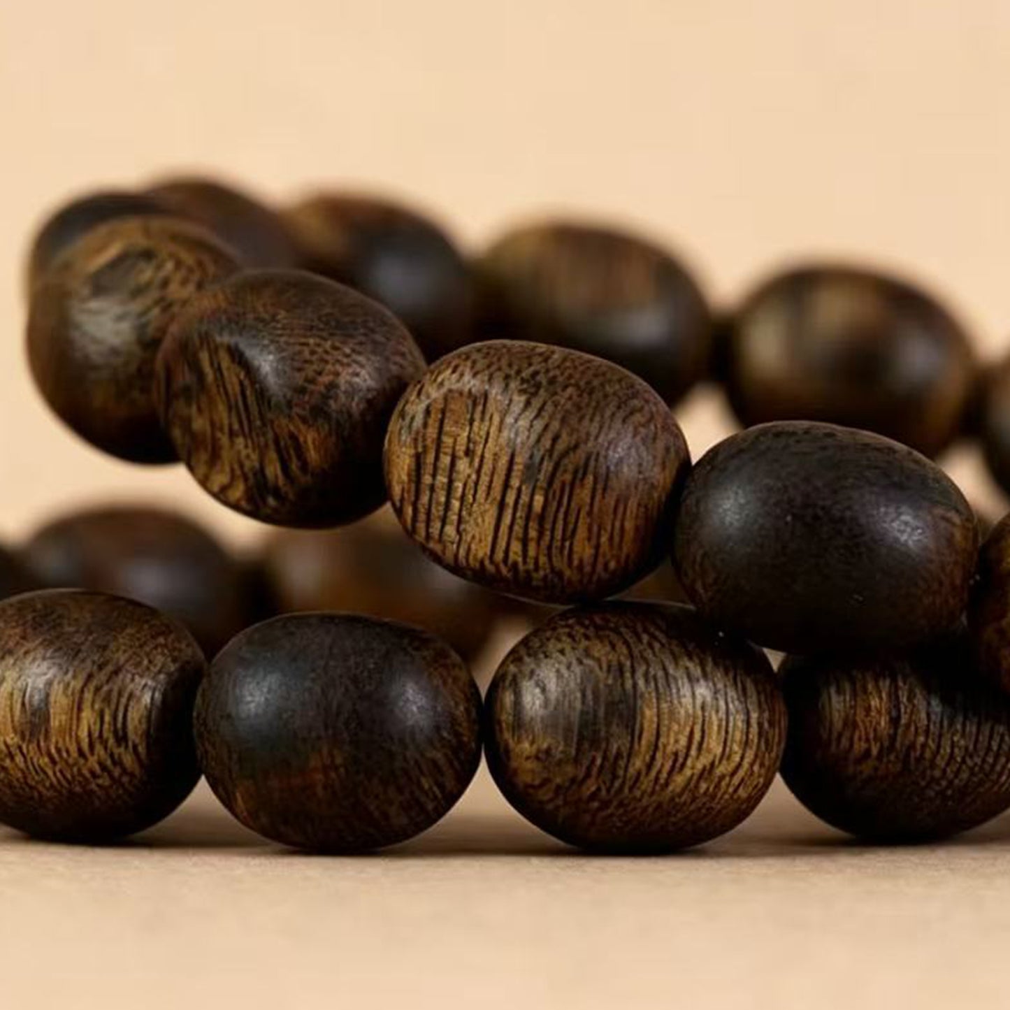 سوار كيارا من خرز عود الأجاروود بقطر 10 مم، غني بالراتنج الطبيعي من نها ترانج، سوار مفرد للرجال والنساء للتأمل ومسبحة الصلاة